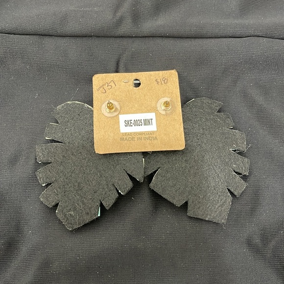 Palm Leaf Beaded Stud Earrings - Picture 3 of 3